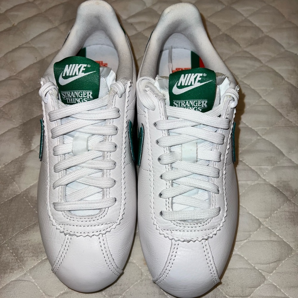 STRANGER THINGS Hawkins Nike Classic Cortez - Picture 6 of 10